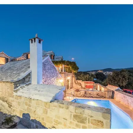 House Glicinia With Hydro-massage Pool Holiday home *