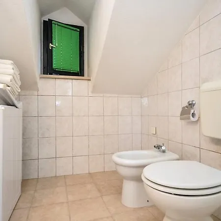 House Glicinia With Hydro-massage Pool Donji Humac