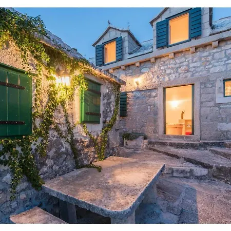House Glicinia With Hydro-massage Pool Donji Humac