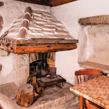House Glicinia With Hydro-massage Pool Holiday home *