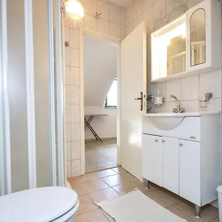 House Glicinia With Hydro-massage Pool Donji Humac