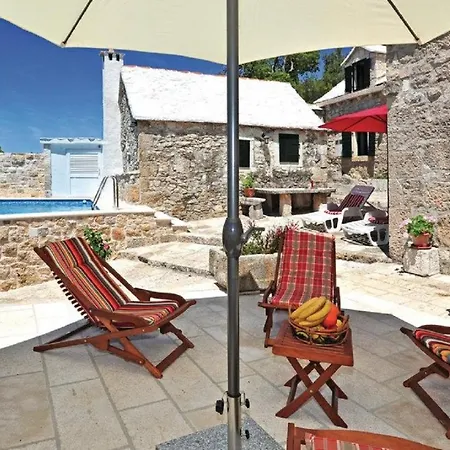 House Glicinia With Hydro-massage Pool