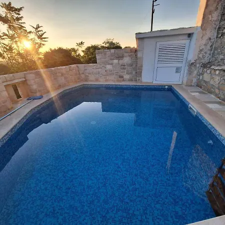 House Glicinia With Hydro-massage Pool Holiday home Donji Humac